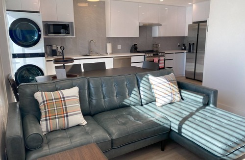 Sharp Park Condo | Beautifully Renovated 2B1B Private Backyard Steps to Beach Free Parking