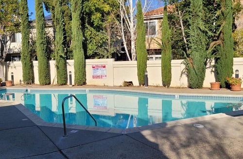 Cambrian Community House | BED ROOM 1: MODERN COMFORTS: BEST FOR 1-2 GUESTS: