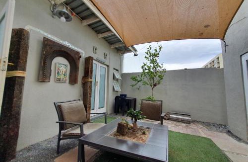Strand Apartment | Bedrock Family 4 Sleeper En-Suite Studio