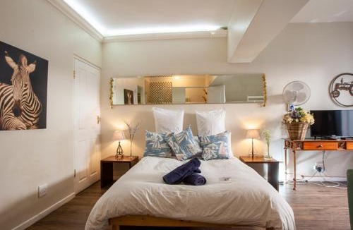 Strand Apartment | Bedrock Strand Family 4 Sleeper with Private Bathroom