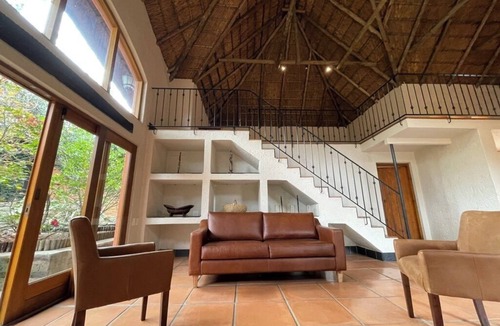 Greater Johannesburg Metropolitan Area Cottage | "Bees & Birds" Cottage for 2 people, spacious, open, bright, green setting