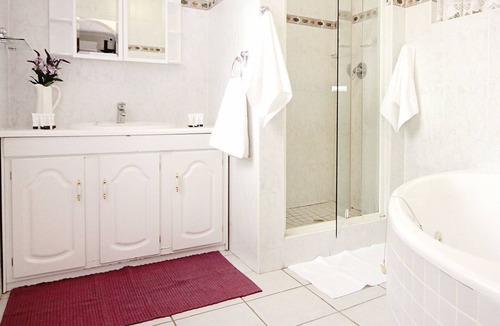 Komani Bed & Breakfast | Belle Vue Bed and Breakfast