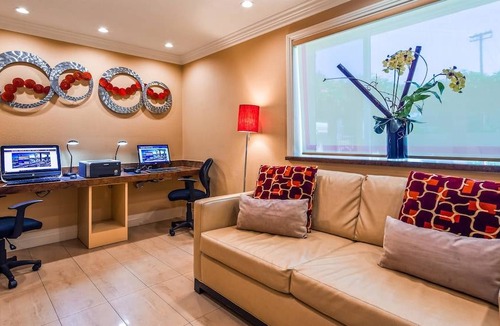 Newhall Hotel | Best Western Plus Airport Plaza