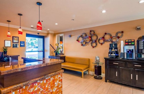 Newhall Hotel | Best Western Plus Airport Plaza