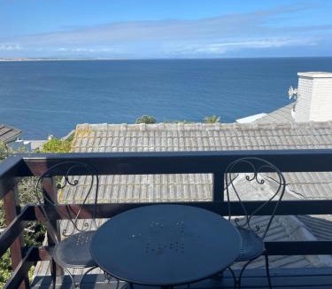 Fish Hoek Apartment | Between Mountain and Sea