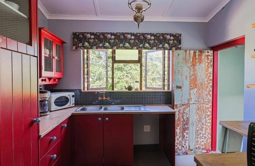 Kleinmond Cottage | Bietjie Sjiek |Charming Coastal Escape | Kleinmond