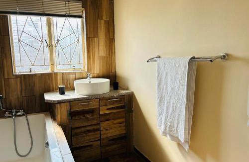 Brits House | Bird & Bed Farmhouse