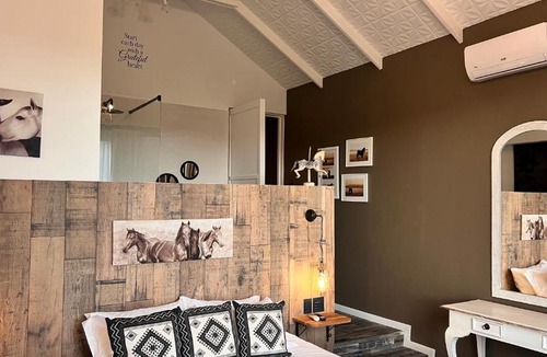 Magaliesberg Cabin | Black Horse Estate