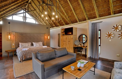 Pilanesberg National Park Cabin | Black Rhino Game Lodge