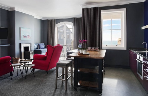 Three Anchor Bay House | Blackheath Lodge