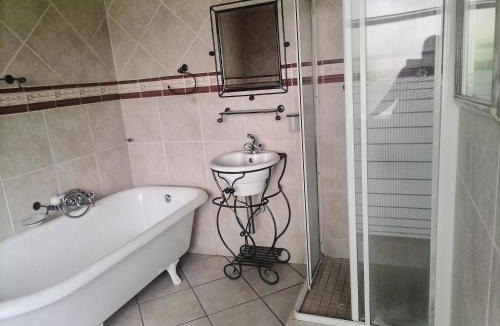 Three Rivers House | Blackwood Guest house
