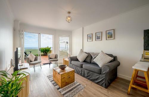 Bloubergstrand Apartment | Blouberg Beachfront Apartment - Loadshedding free