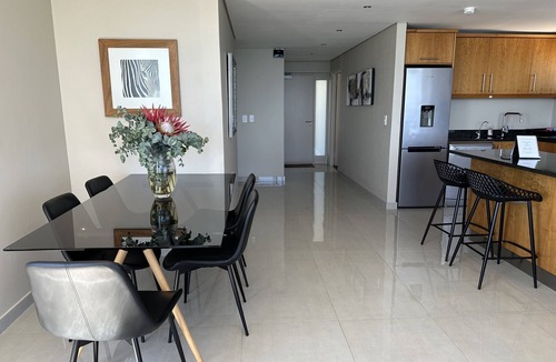 Bloubergstrand Apartment | Bloubergstrand Penthouse Style apartment, private pool and fantastic views