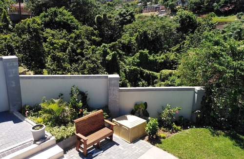 Doonside Bed & Breakfast | Blue bird 3 guest house, relaxing safe secure suite 5 min to beach