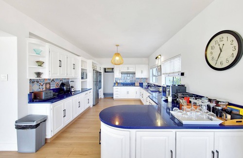 Camps Bay Villa | Blue Emerald Villa - Close to Camps Beach and Table Mountain