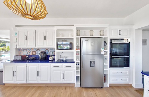 Camps Bay Villa | Blue Emerald Villa - Close to Camps Beach and Table Mountain