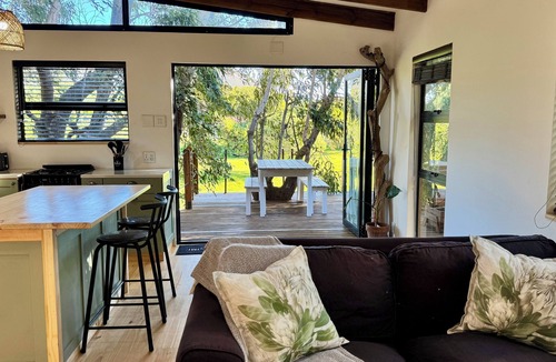 Flora Park Cottage | Blue Gum Tree Cottage