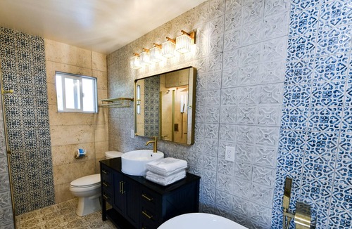 San Jose House | Blue Studio: Private Bath, Cozy Charm