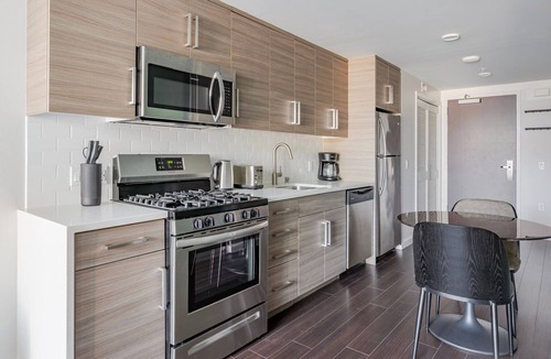 Civic Center Apartment | Blueground | Civic Center, pool, nr Civic Center Plaza