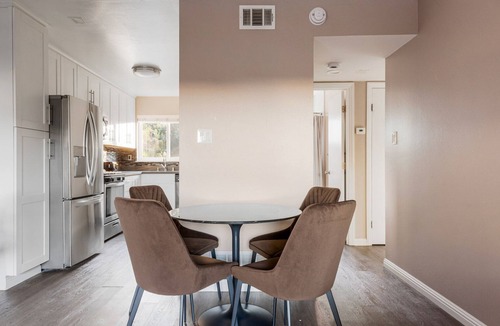 Central San Mateo Apartment | Blueground | Downtown, pool, nr Civic Center