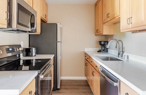Campbell Apartment | Blueground | Pruneyard/Dry Creek, pool, nr Park