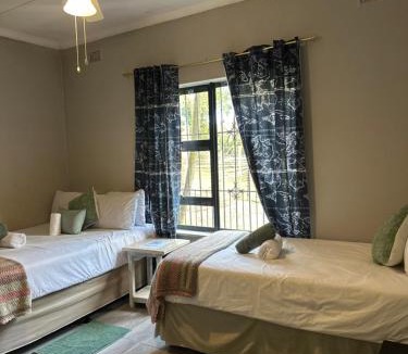 Palm Beach House | BlueHive guesthouse