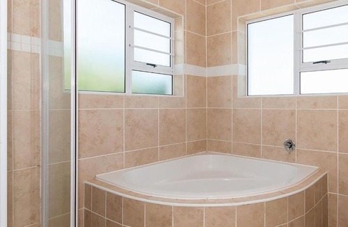 Bluewater Bay Bed & Breakfast | Bluewaters Self-Catering Units