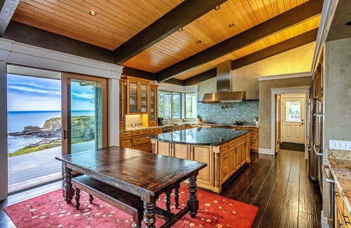Gualala House | Blufftop home with hot tub & forever oceanfront views & private cottage