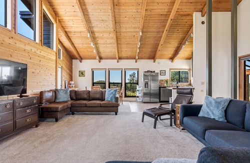 Salmon Creek House | Bodega Bay~ Near Beach~Family-Friendly Game Room The Bodega House!