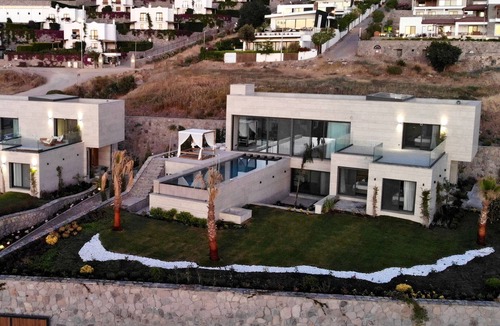 Turgutreis Villa | Bodrum Turgutreis'te Özel Havuzlu ve Deniz Manzaralı 6 Yatak Odalı Villa BV-4115