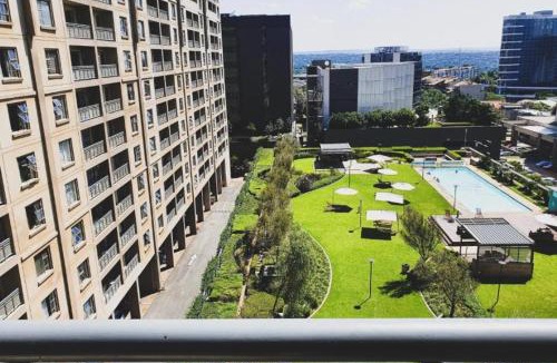 Greater Johannesburg Metropolitan Area Apartment | Boetie & Sons Sandton Stay
