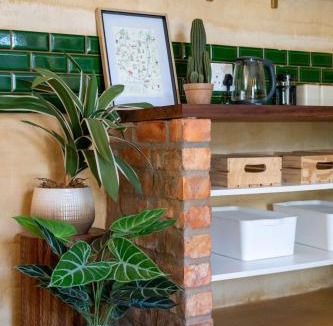 Die Boord Apartment | Bohemian Private Flat, Aircon, Secure Parking