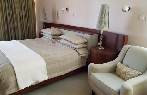 Ladysmith Cabin | Bokmakierie Country Lodge