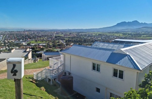 Mountainside House | 'Bolusii' 6 En-suite Bedroom Beach House with Indoor Pool & Sea View