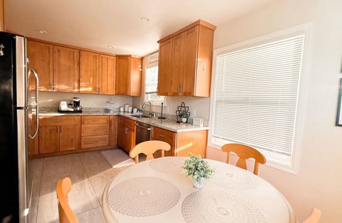 Concord Apartment | Bonifacio Retreat | King Bed | Washer Dryer