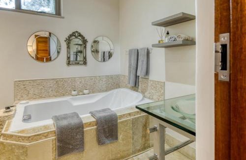 Trawal Bed & Breakfast | Bonne Chance Luxury Estate