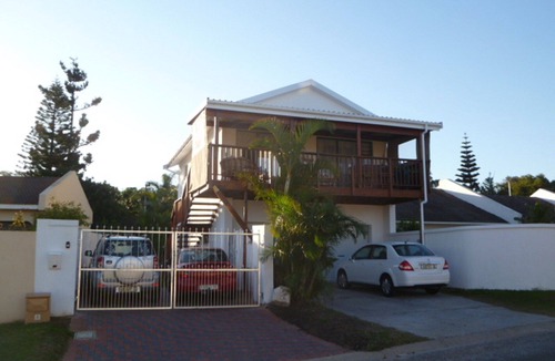 Beacon Bay Apartment | BONZA BAY -Lovely Upmarket Penthouse Apartment Holiday Home