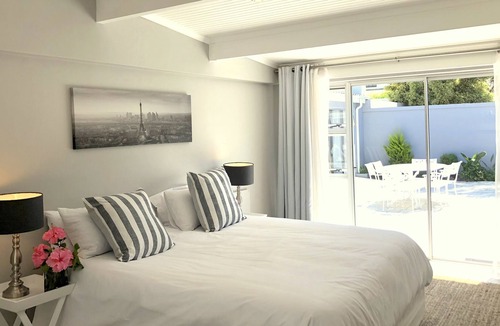 Knysna Central Apartment | Bosch On Grey