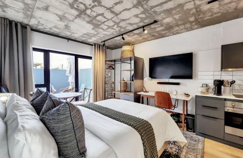 Cape Town City Centre Apartment | Botique Home in Vibrant Sea Point