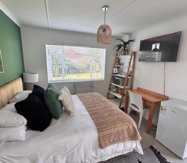Newton Park House | Bottlebrush Guest Suite, Newton Park