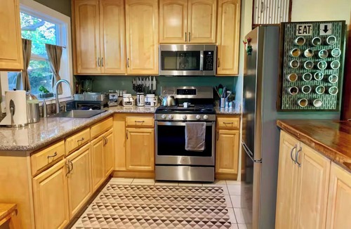 Temescal House | Boutique Garden Apartment -Temescal, Oakland - just 2 blocks from BART