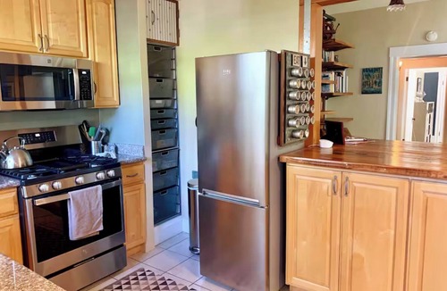 Temescal House | Boutique Garden Apartment -Temescal, Oakland - just 2 blocks from BART