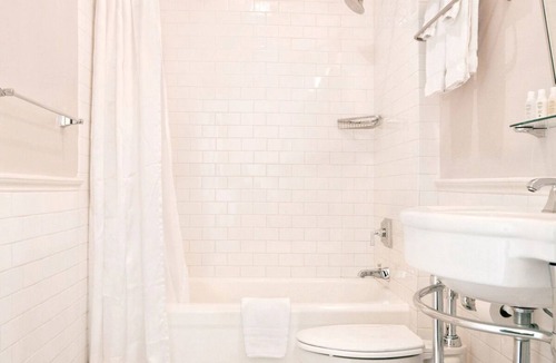 Goose Hollow Hotel | Boutique Hotel in Downtown Portland | 3 Pet-friendly Suites | Near Parks