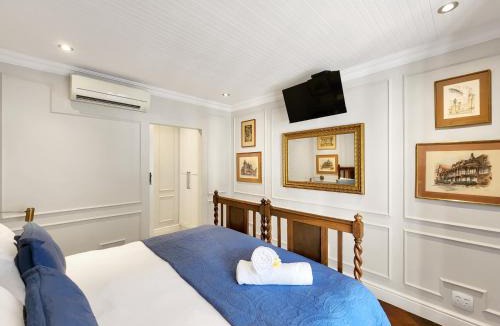 Constantia House | Branch & Vine Cottages - Constantia