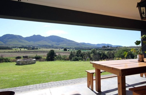 Stanford House | Brand New Stanhaven Mountain & River View Estate - With Concierge
