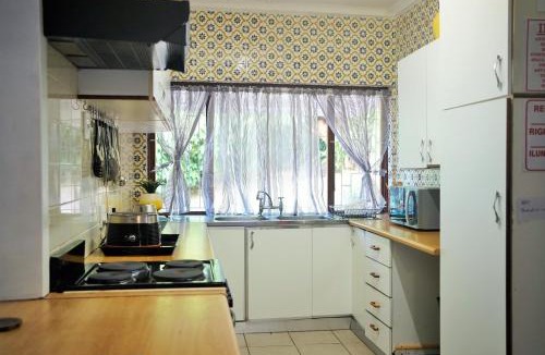 Pennington Apartment | Breeze & Bliss Beach House 300m Walk to the Beach!