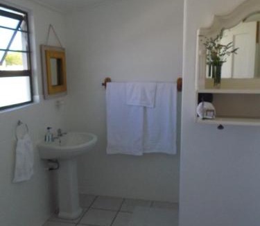 Kidd's Beach Bed & Breakfast | Breeze Inn Guesthouse
