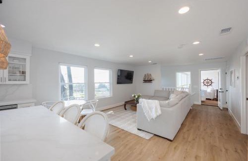 Moss Beach House | Bright and airy beach vacation spot- perfect for families and ocean views