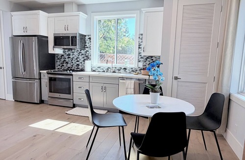 Willow Glen Cottage | Bright Luxe Cottage · AC · Fast Wi-Fi · Central Location in SJ