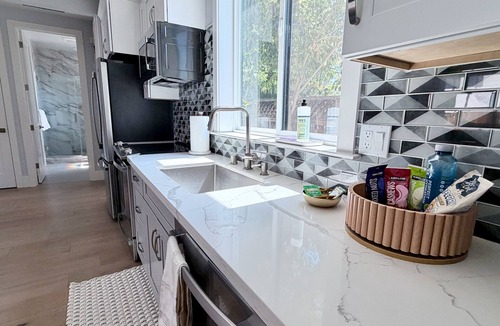 Willow Glen Cottage | Bright Luxe Cottage · AC · Fast Wi-Fi · Central Location in SJ